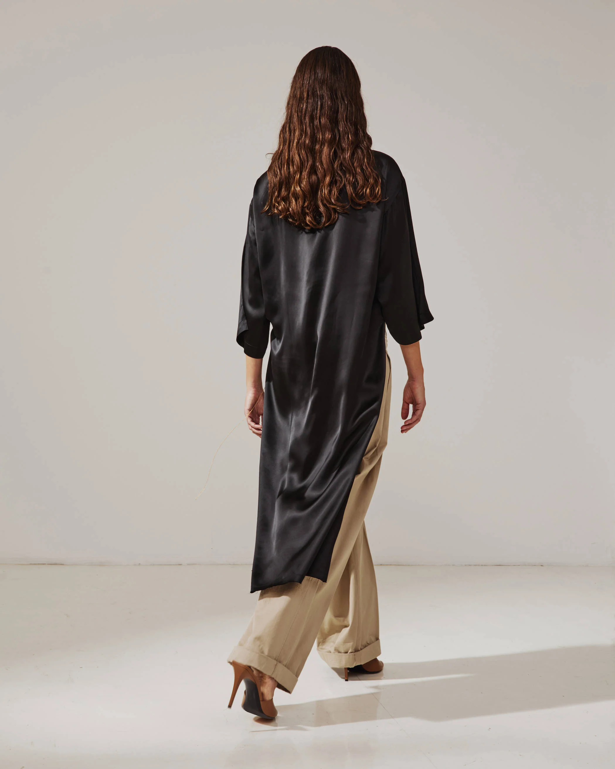 TARA - SATIN ASYMMETRIC SHIRT - Image 3